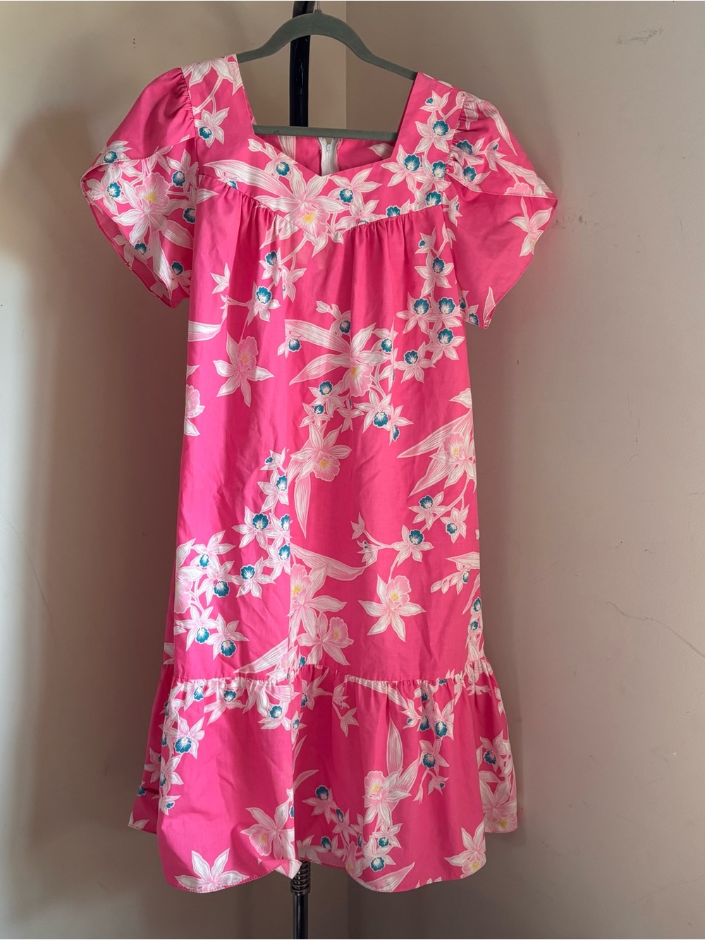 Vintage Royal Creations Pink floral Hawaiian dress with white and blue flowers